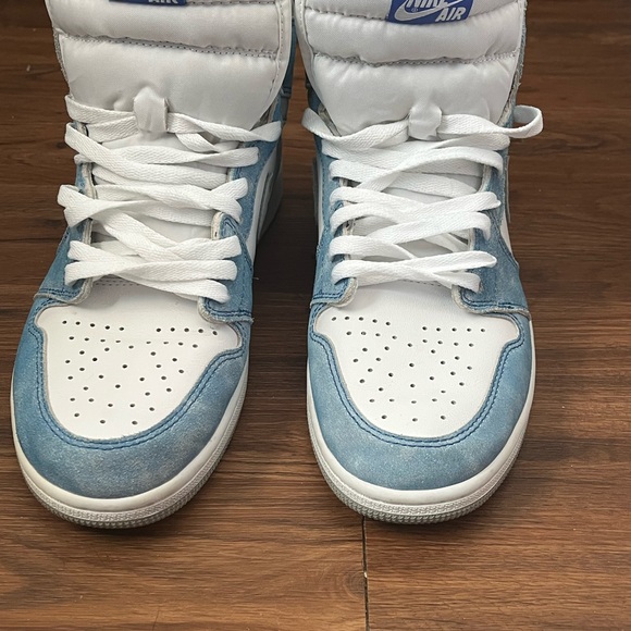 Nike Air Jordan 1 Retro High OG "Hyper Royal". - Picture 2 of 5